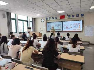 管理服务学院举办2025届毕业...